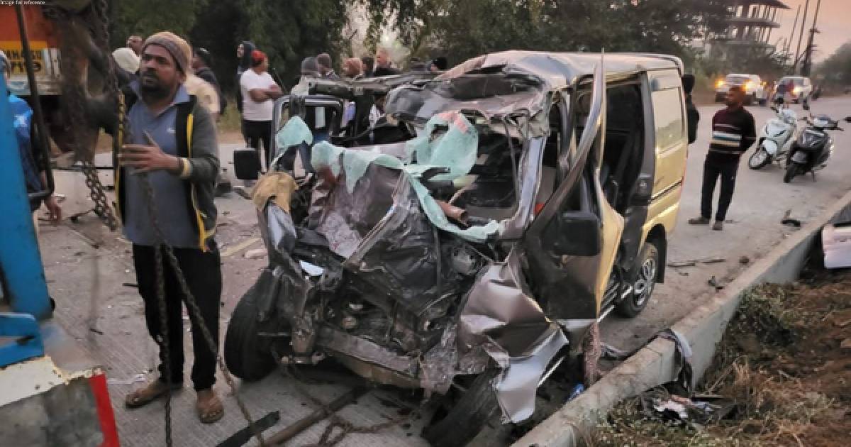 Nine killed in car-truck collision on Goa-Mumbai highway